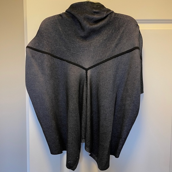 Lululemon reversible wrap - Picture 5 of 6